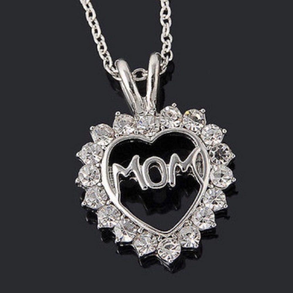 MOM Heart necklace
